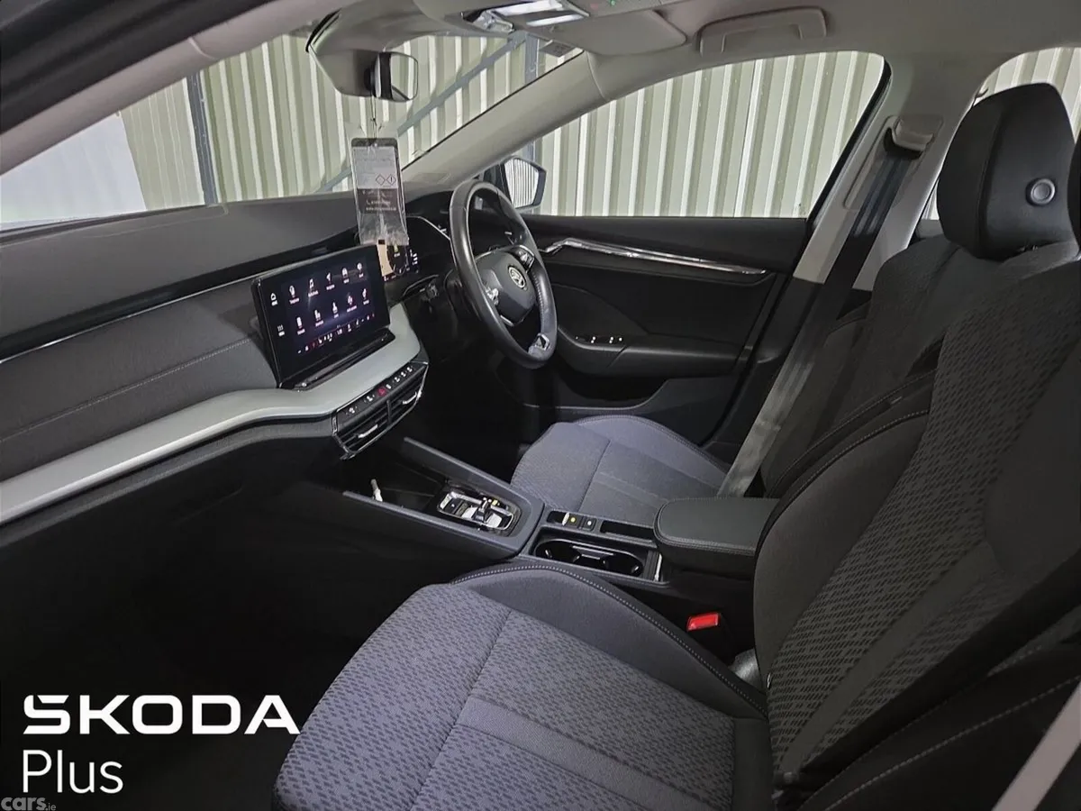 Skoda Octavia Saloon, Diesel, 2024, Grey