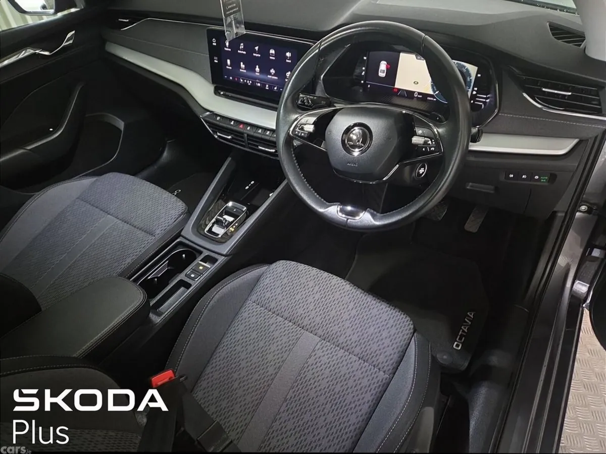Skoda Octavia Saloon, Diesel, 2024, Grey