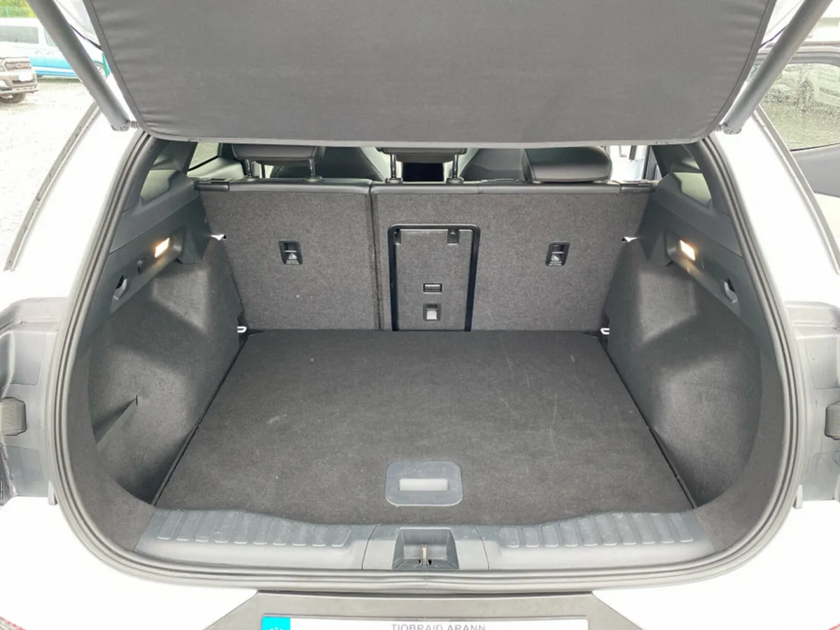 Ford Explorer MPV, Electric, 2025, White