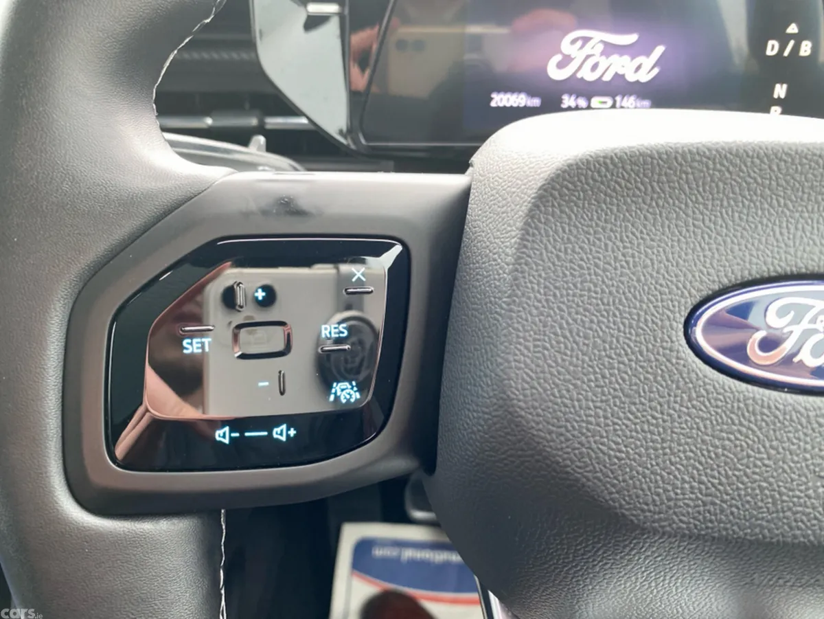 Ford Explorer MPV, Electric, 2025, White