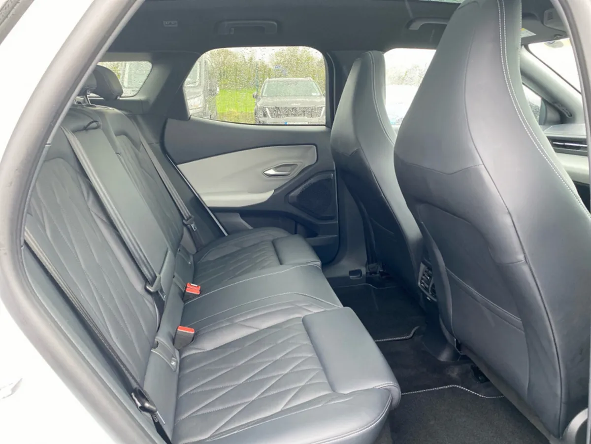 Ford Explorer MPV, Electric, 2025, White