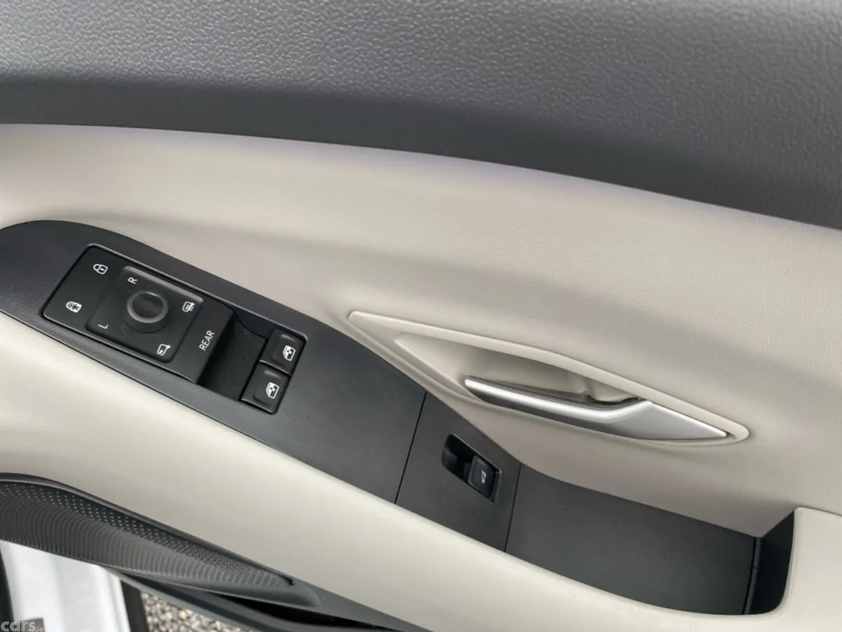 Ford Explorer MPV, Electric, 2025, White