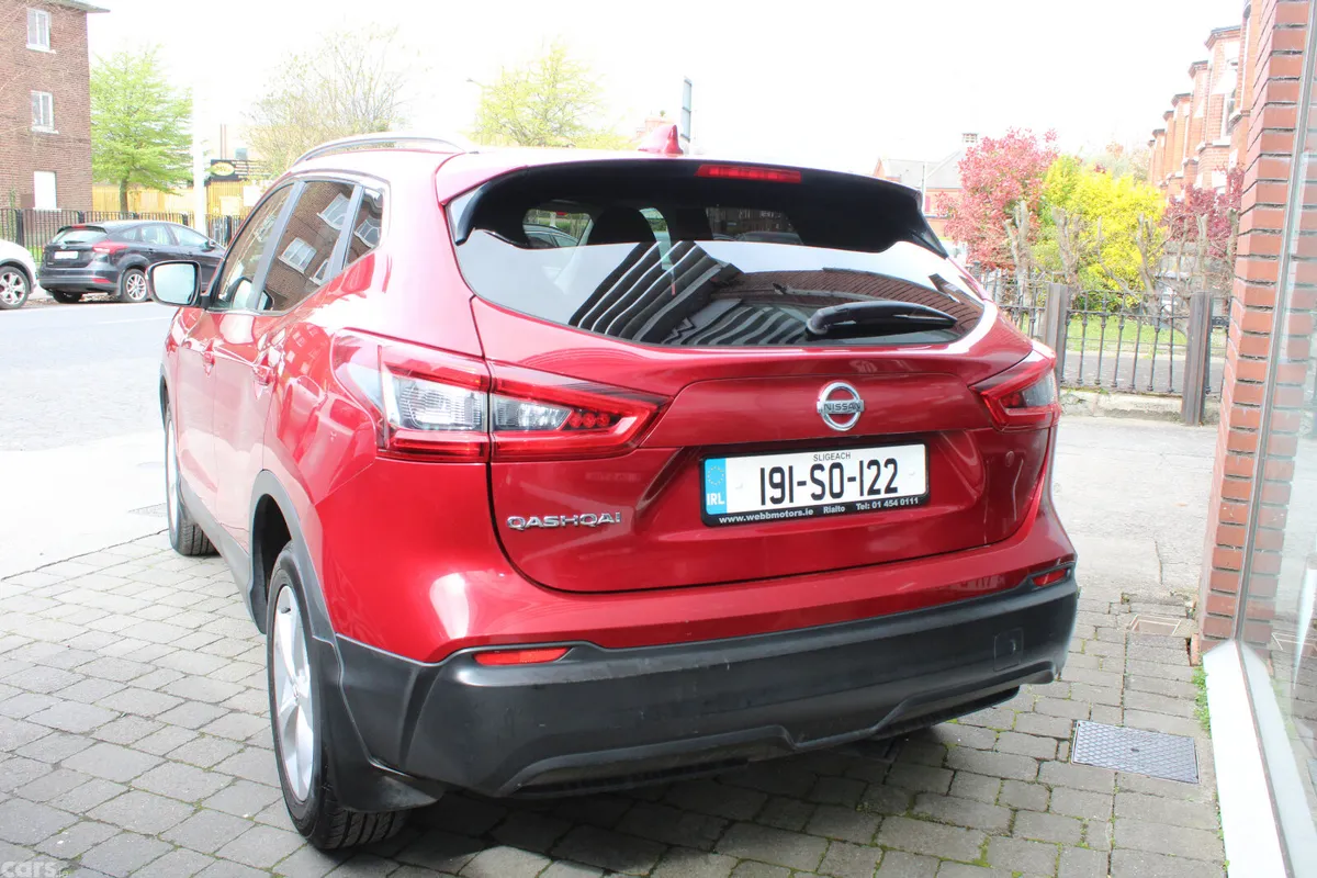 Nissan Qashqai MPV, Diesel, 2019, Red