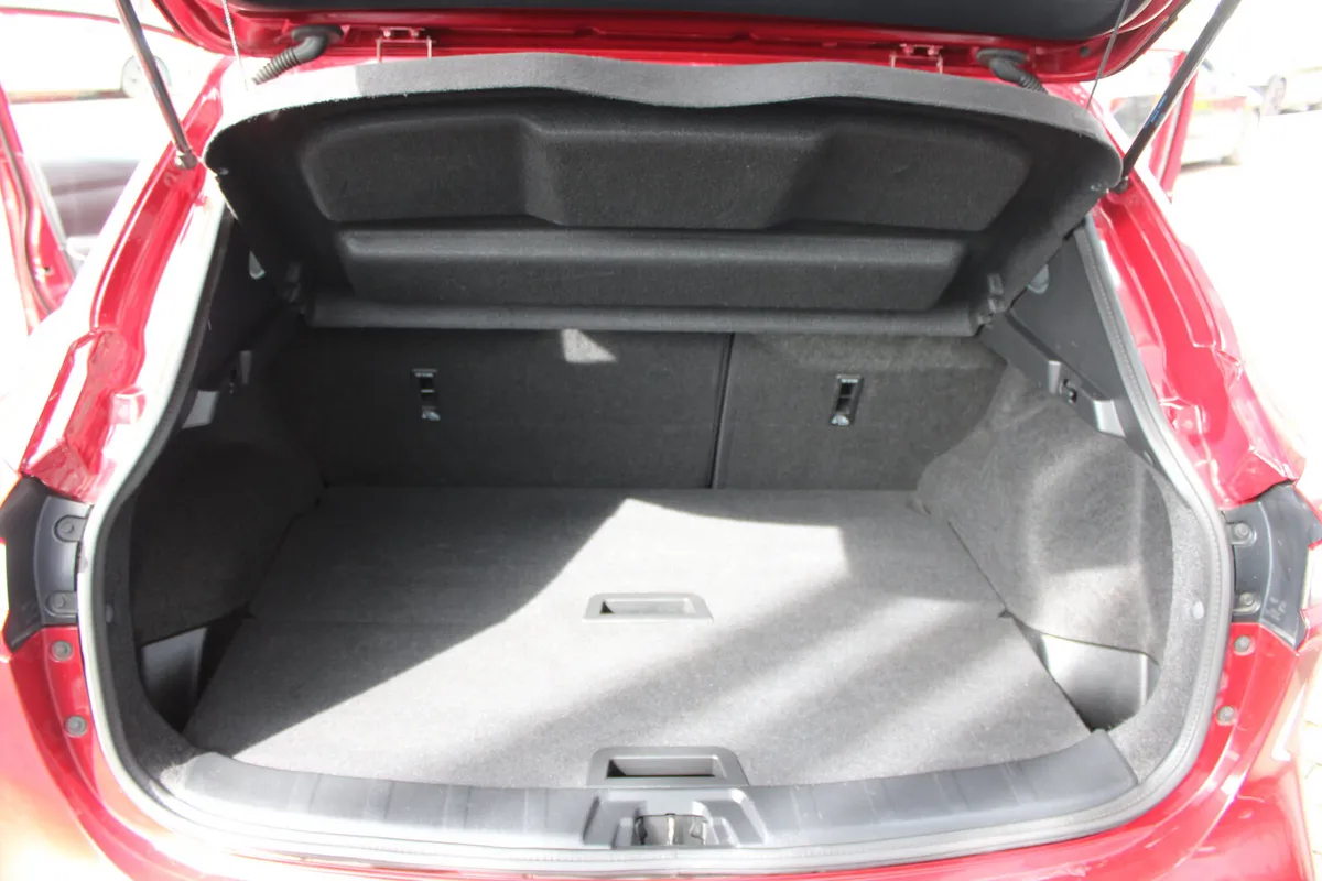 Nissan Qashqai MPV, Diesel, 2019, Red