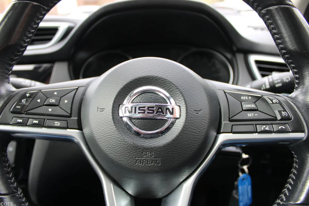 Nissan Qashqai MPV, Diesel, 2019, Red
