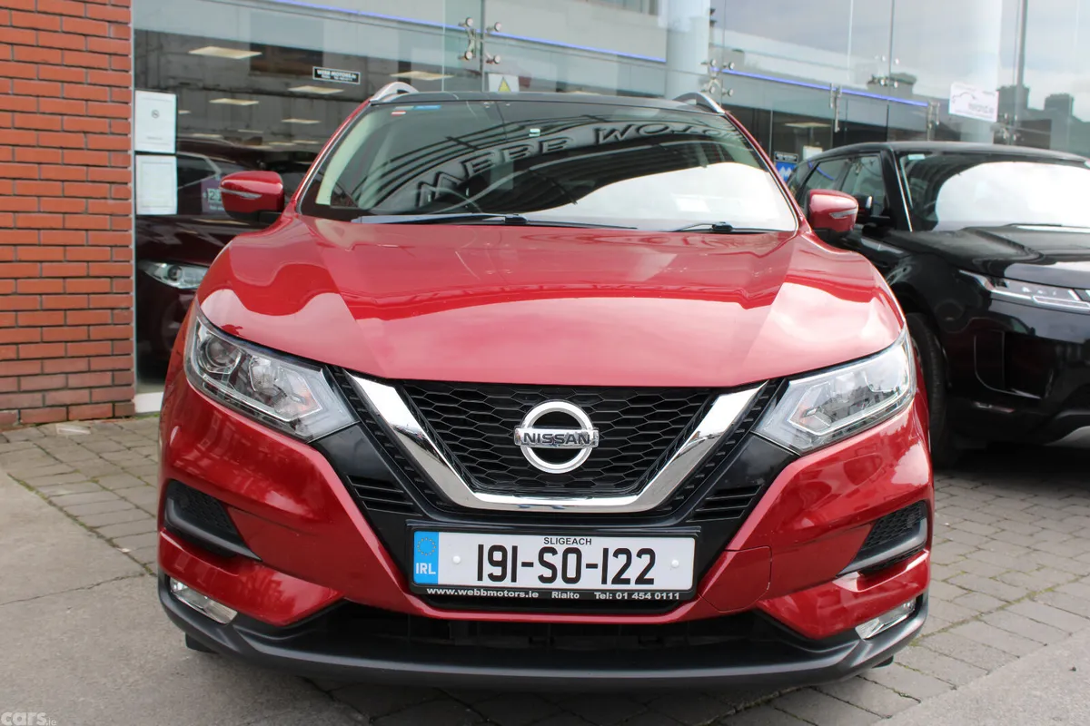 Nissan Qashqai MPV, Diesel, 2019, Red