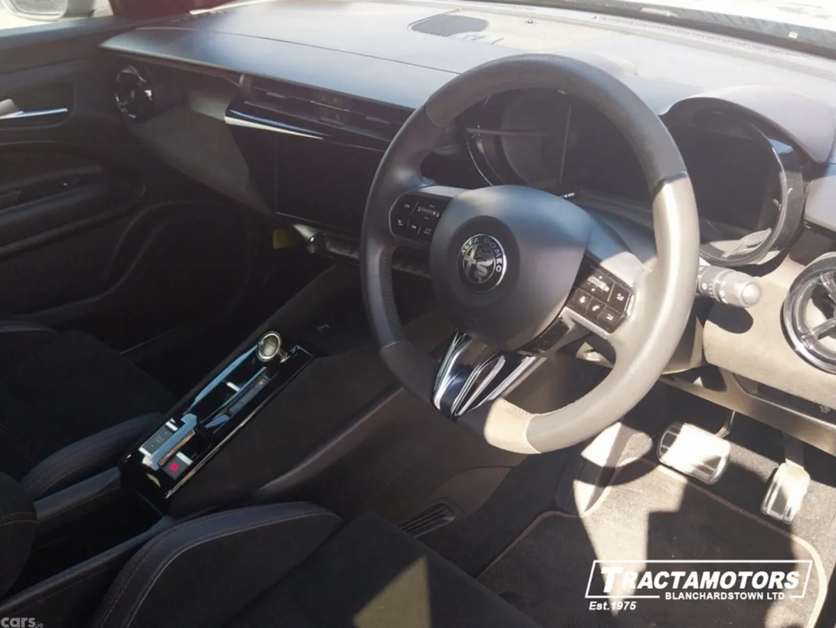 Alfa Romeo Junior MPV, Electric, 2025, Blue