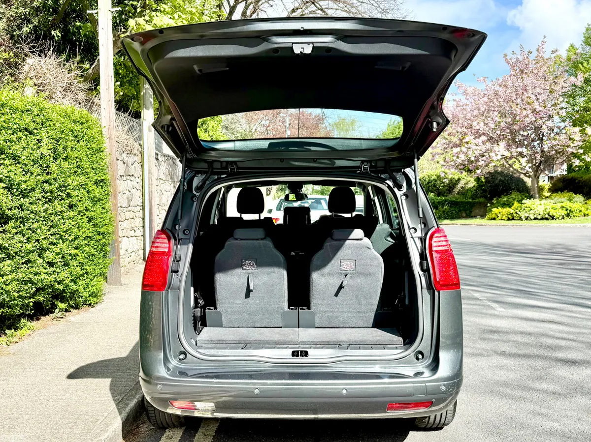 Peugeot 5008 MPV, Diesel, 2016, Grey