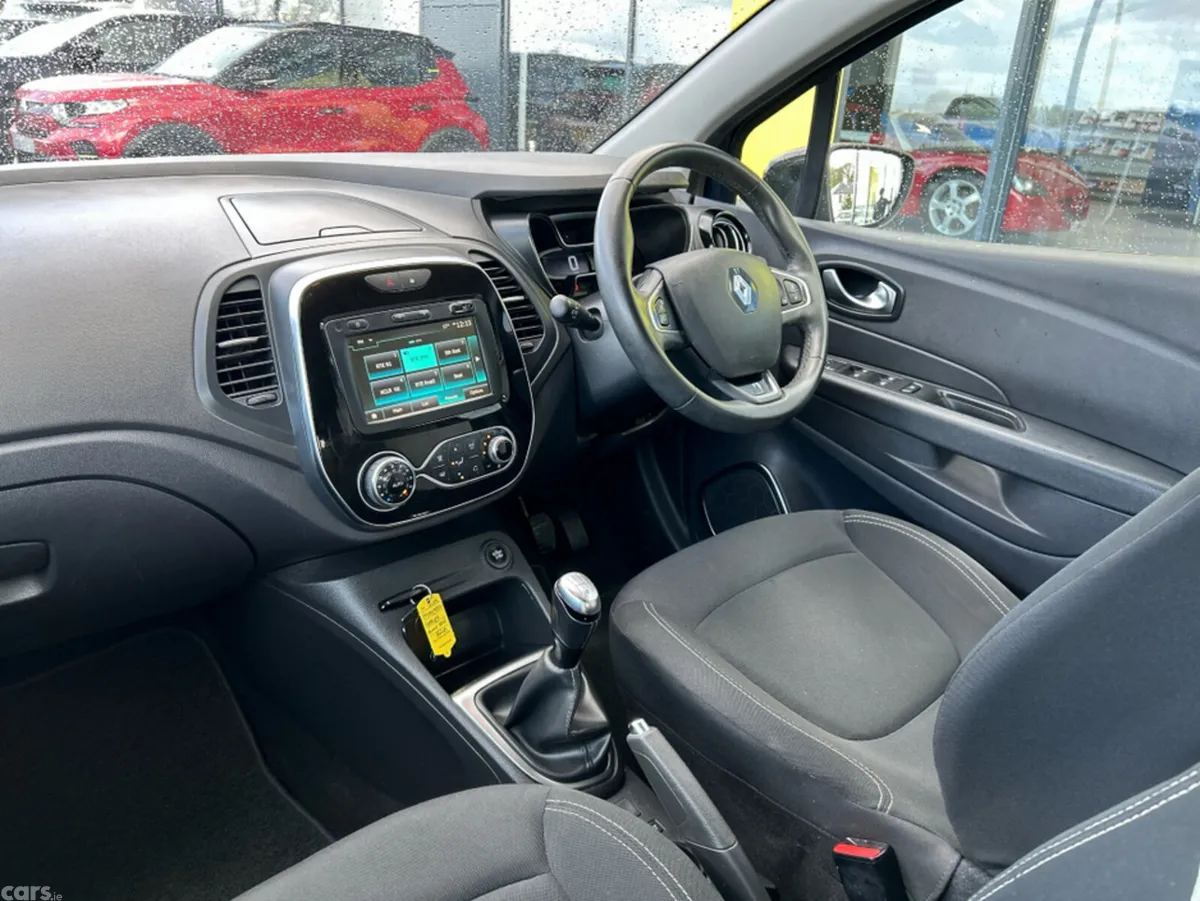 Renault Captur Hatchback, Petrol, 2019, Blue