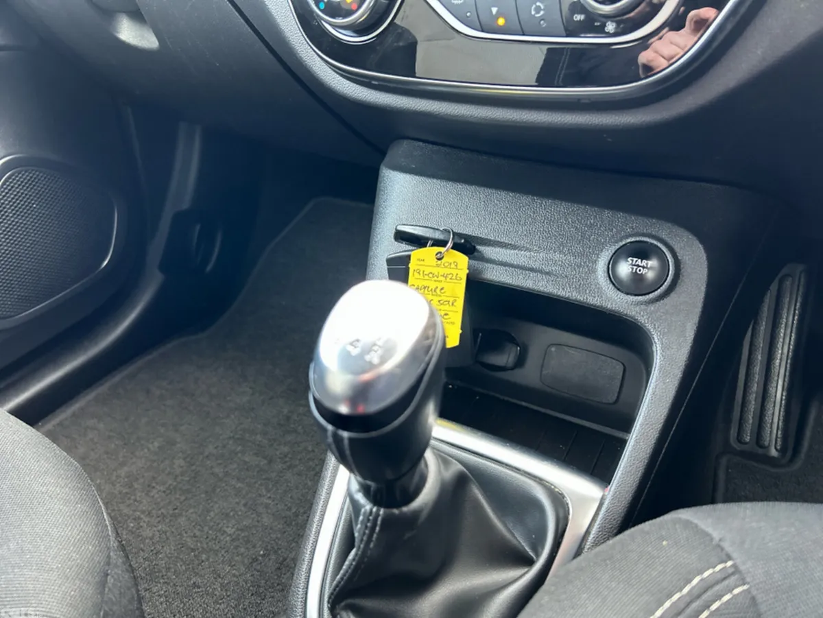 Renault Captur Hatchback, Petrol, 2019, Blue
