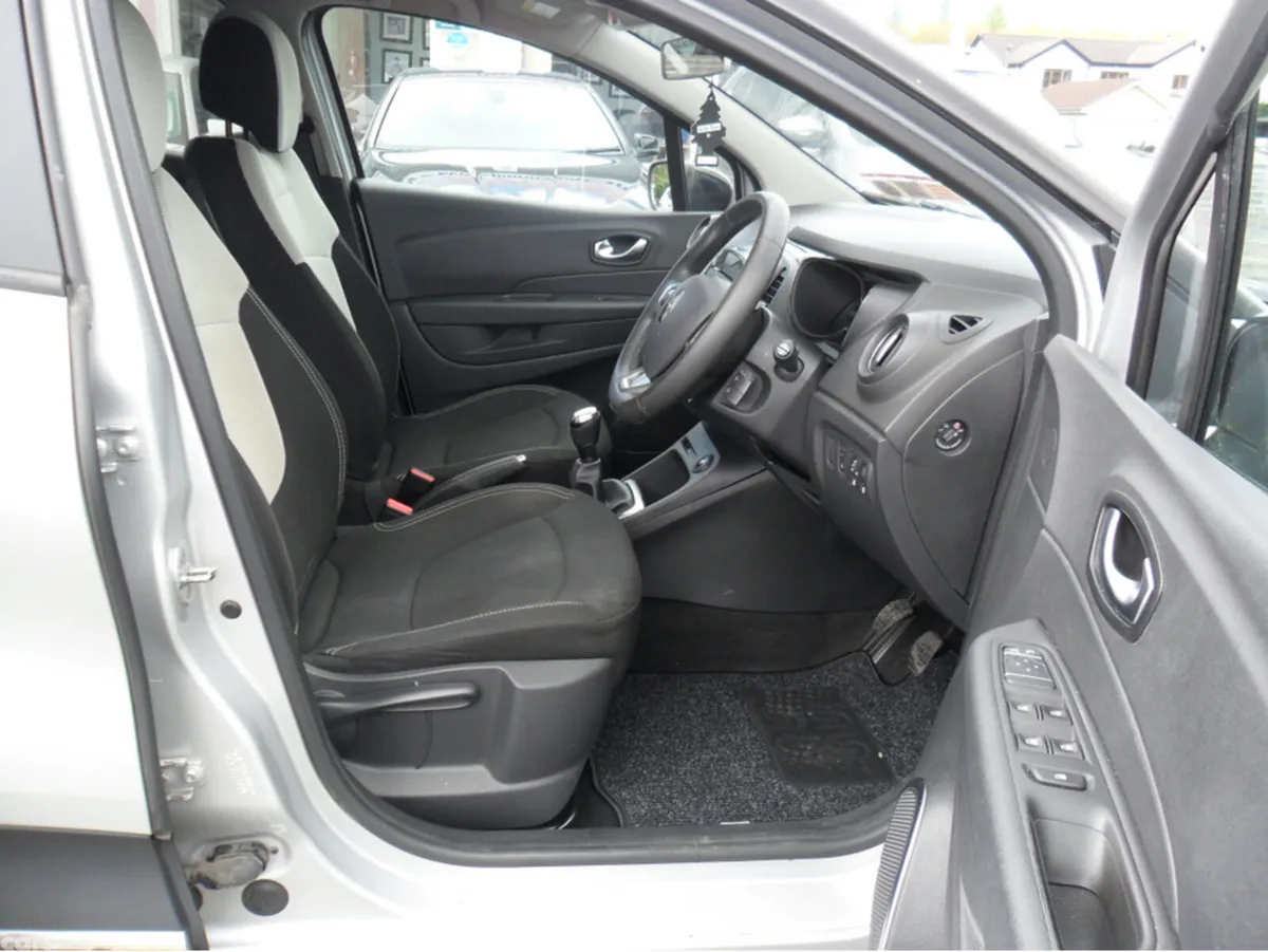 Renault Captur Hatchback, Petrol, 2019, Silver