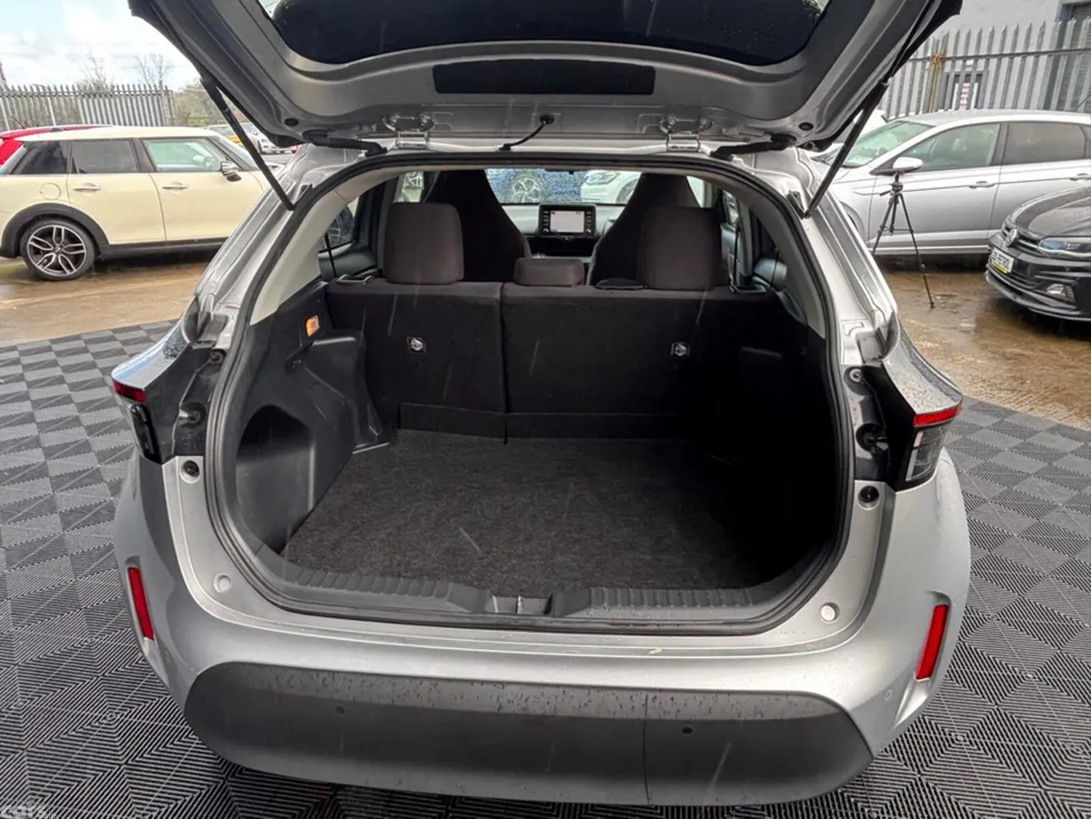 Toyota Yaris Cross Hatchback, Petrol Hybrid, 2021, Silver