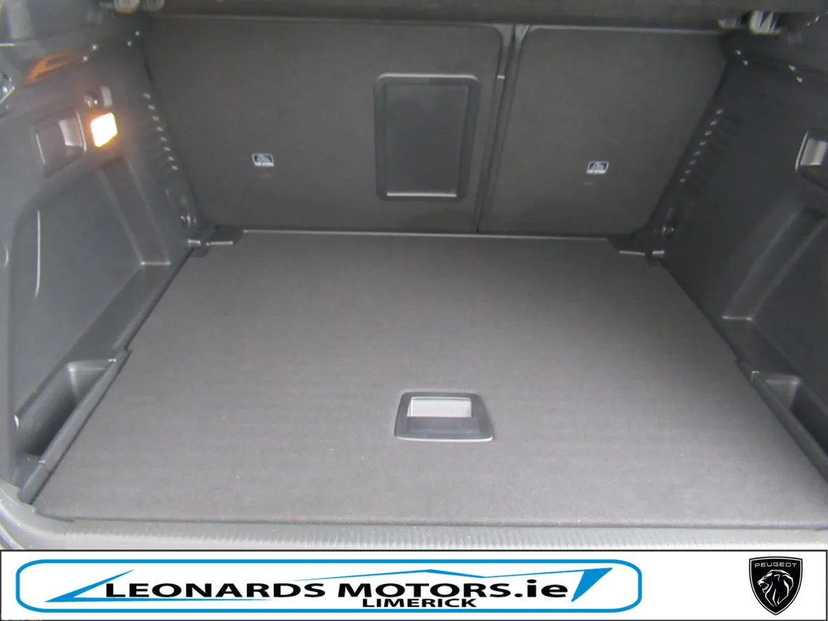 Peugeot 3008 MPV, Diesel, 2023, Red