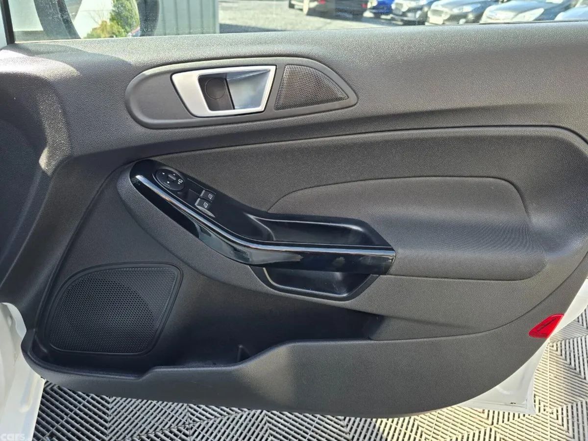 Ford Fiesta Hatchback, Petrol, 2015, White