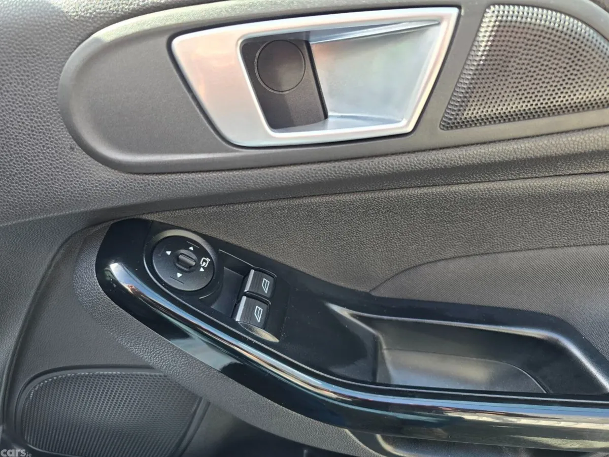 Ford Fiesta Hatchback, Petrol, 2015, White
