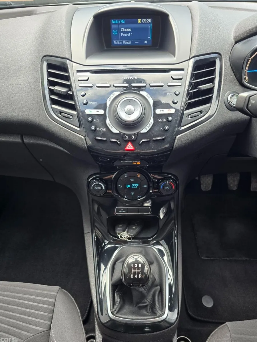 Ford Fiesta Hatchback, Petrol, 2015, White