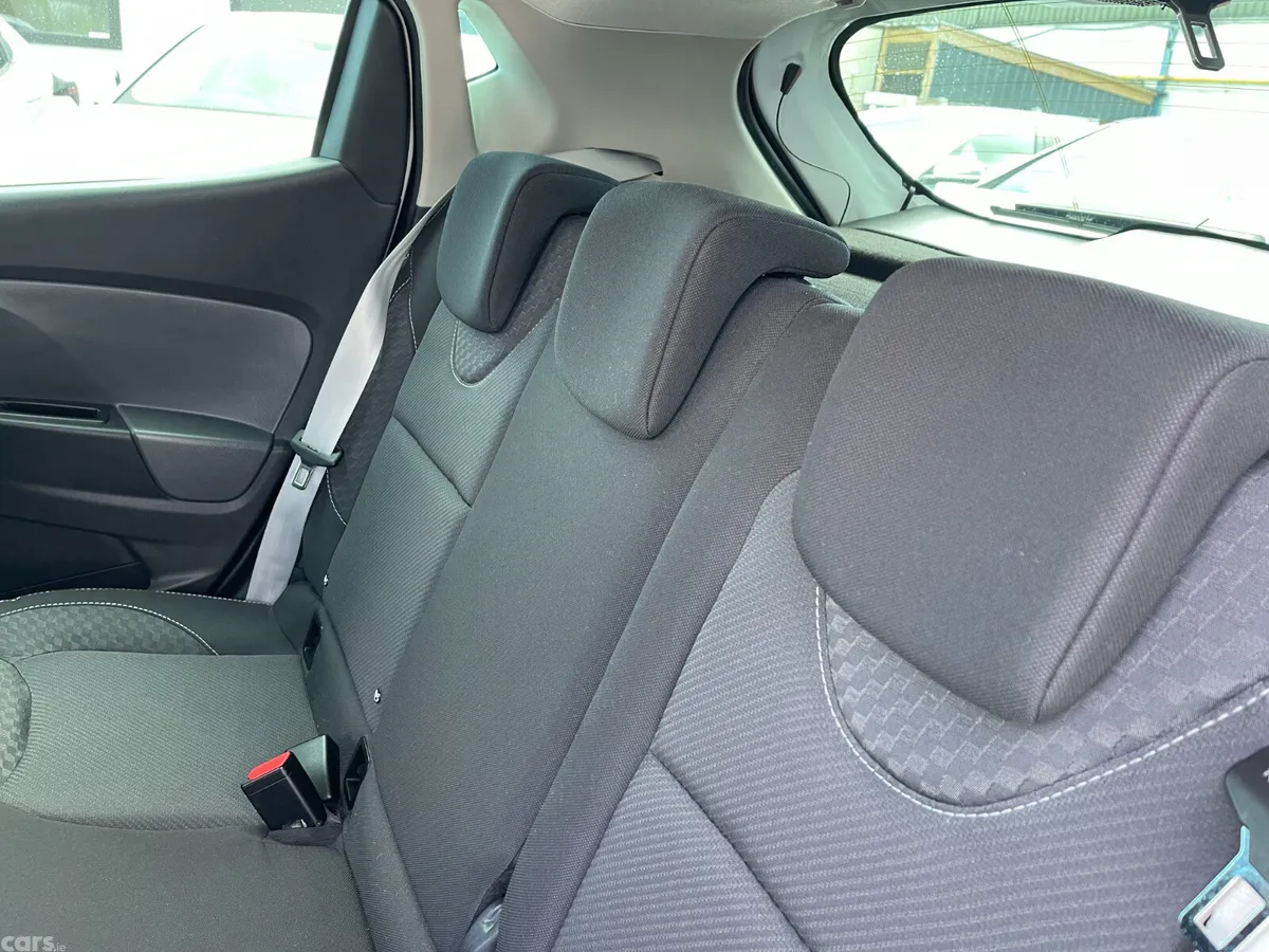 Renault Clio Hatchback, Petrol, 2017, White