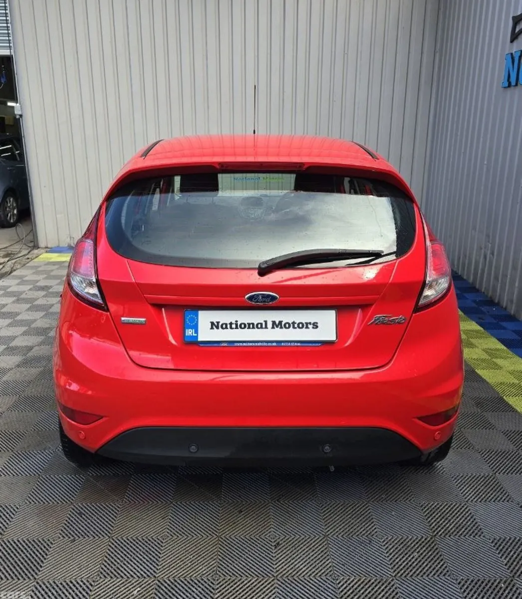 Ford Fiesta Hatchback, Petrol, 2016, Red