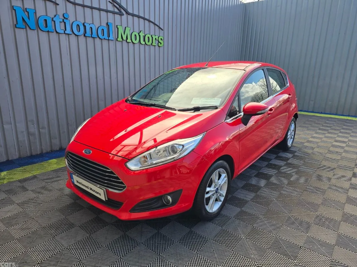 Ford Fiesta Hatchback, Petrol, 2016, Red