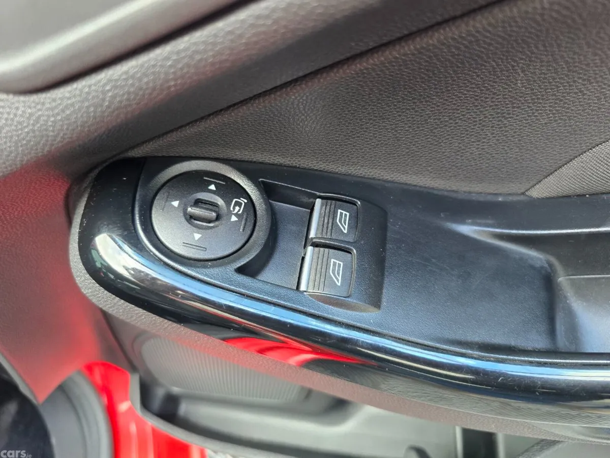 Ford Fiesta Hatchback, Petrol, 2016, Red