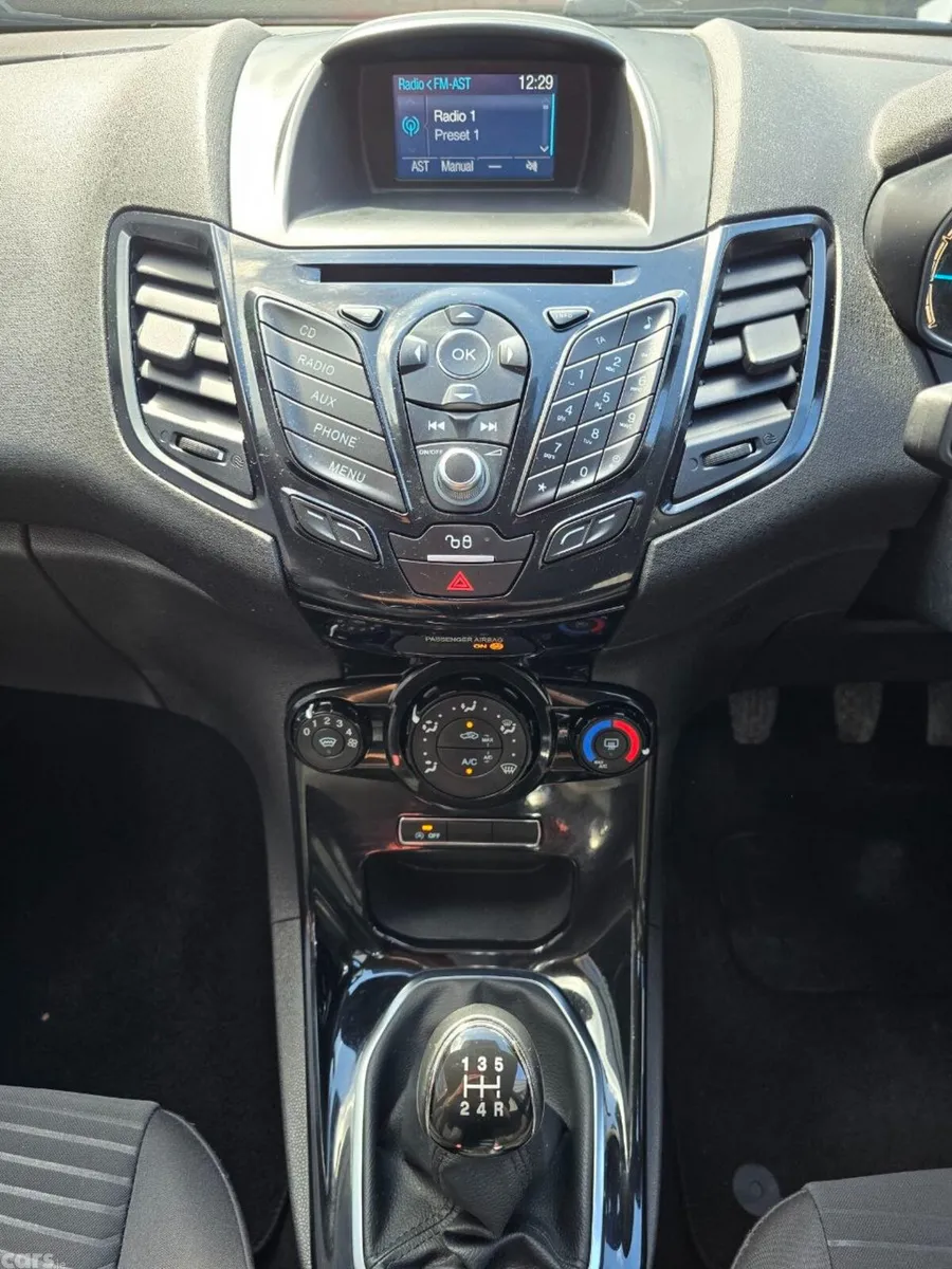 Ford Fiesta Hatchback, Petrol, 2016, Red