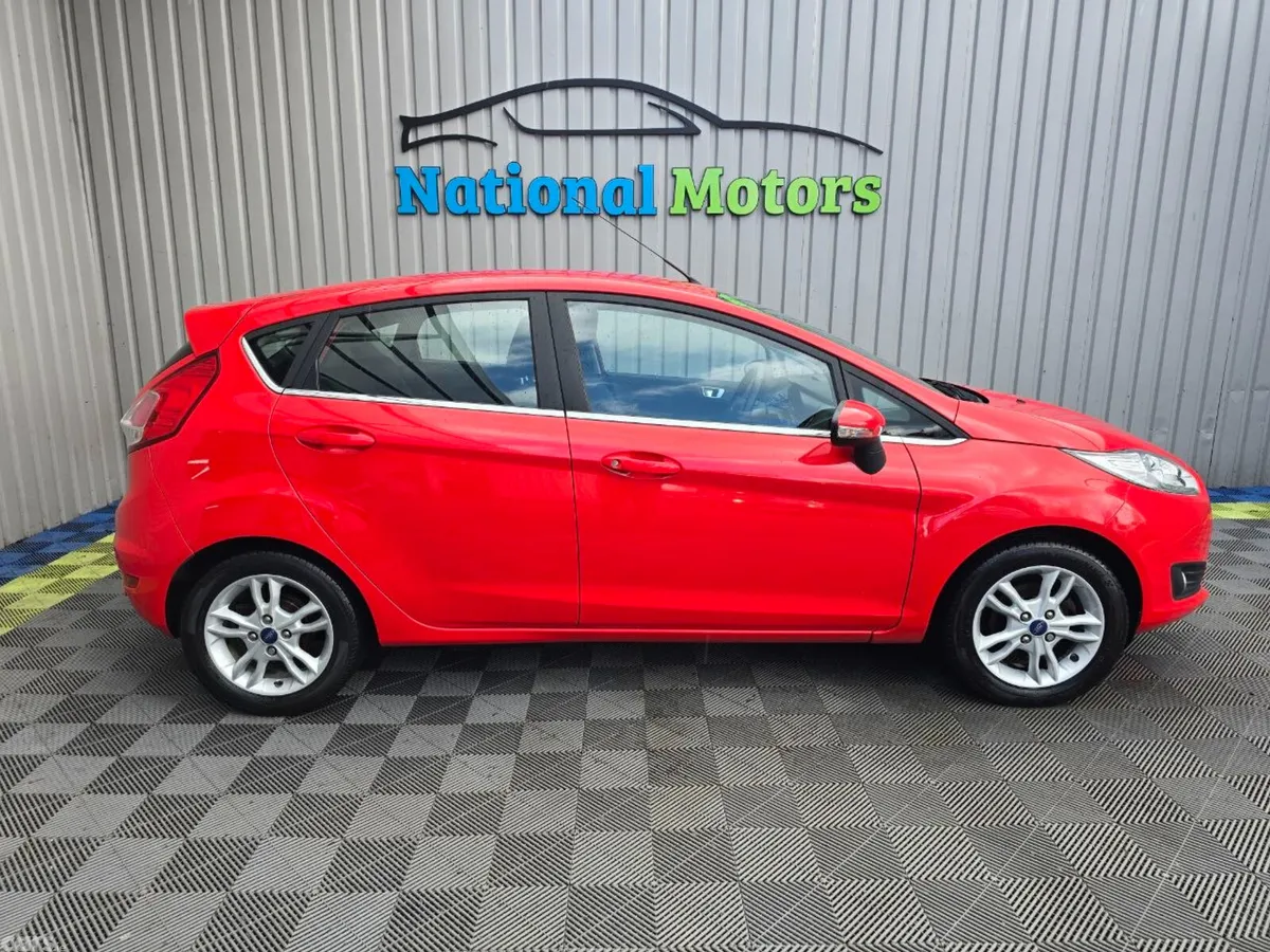 Ford Fiesta Hatchback, Petrol, 2016, Red