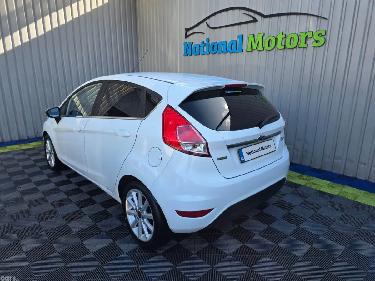 Ford Fiesta Hatchback, Petrol, 2015, White