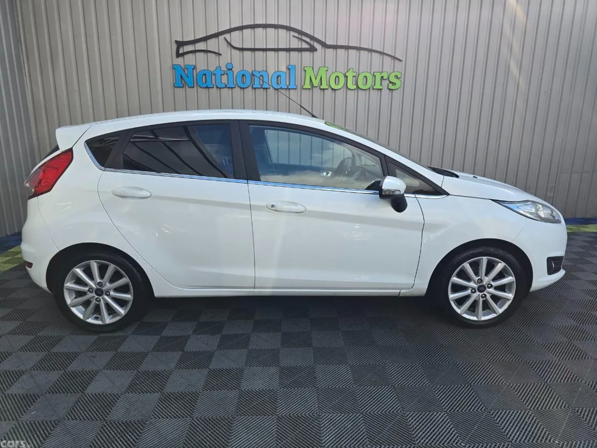 Ford Fiesta Hatchback, Petrol, 2015, White