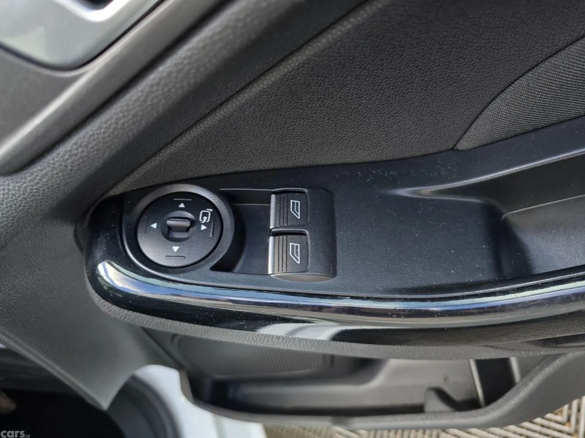 Ford Fiesta Hatchback, Petrol, 2015, White