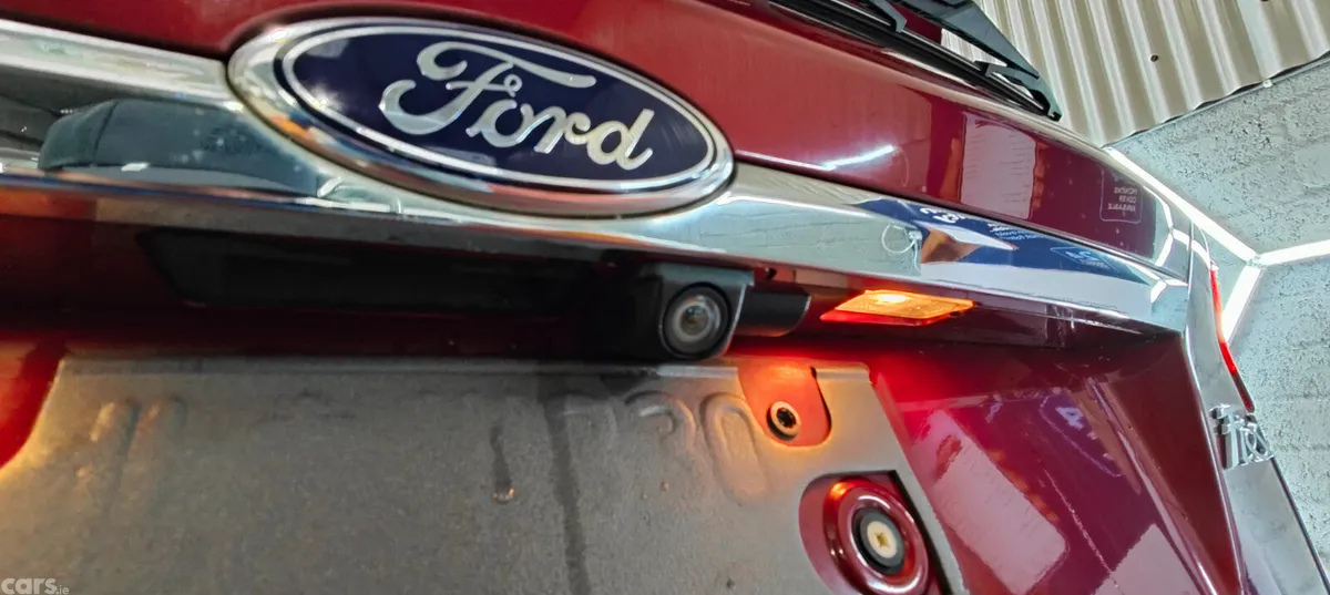 Ford Fiesta Hatchback, Petrol, 2014, Red