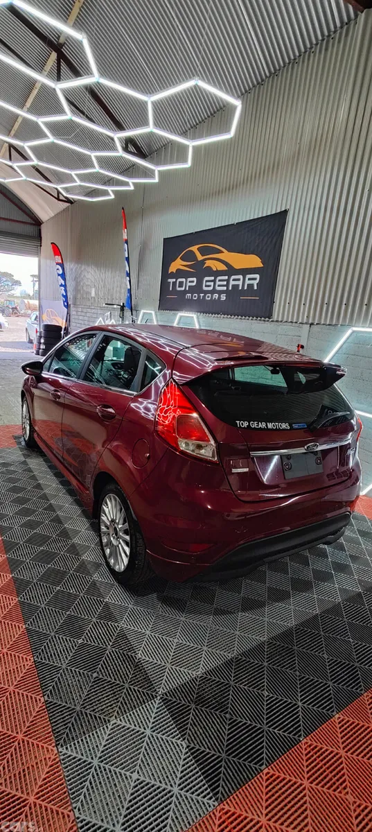 Ford Fiesta Hatchback, Petrol, 2014, Red