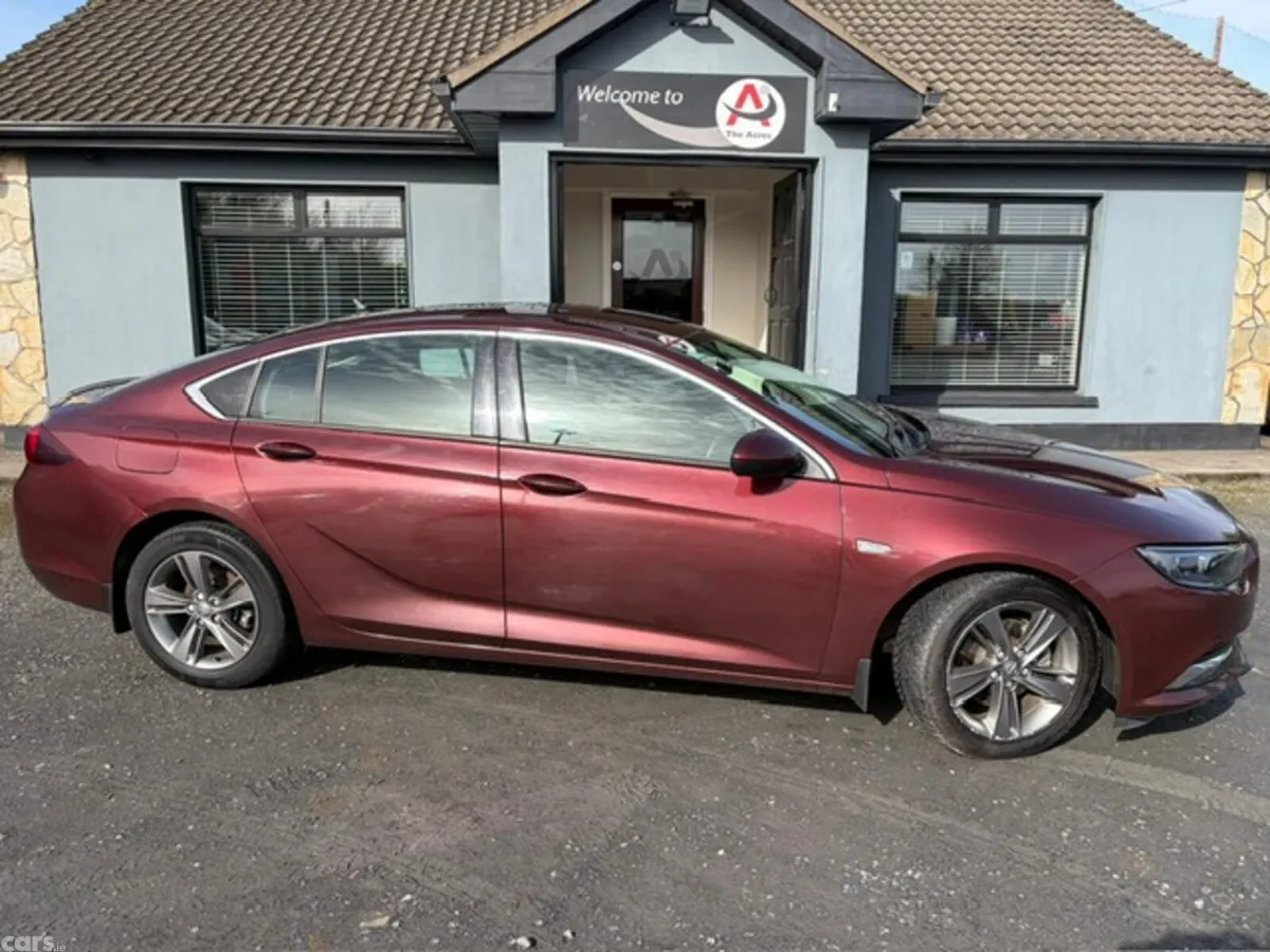 Opel Insignia Hatchback, Diesel, 2021, Red