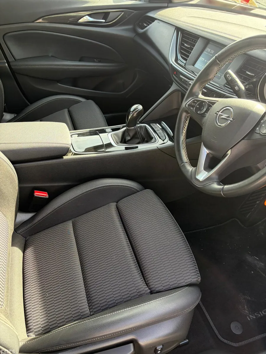 Opel Insignia Hatchback, Diesel, 2021, Red