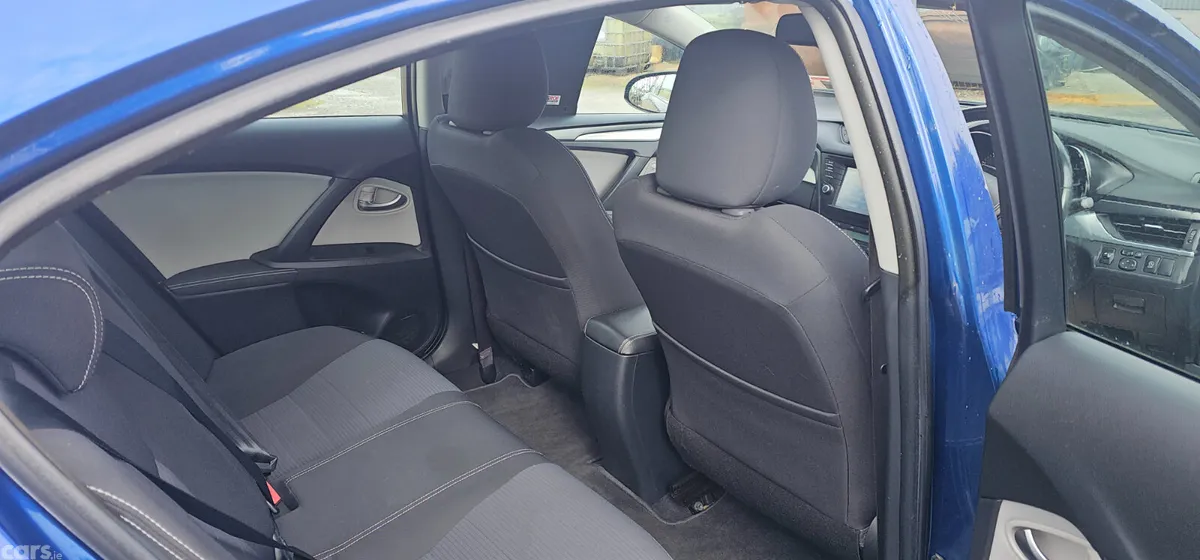Toyota Avensis Saloon, Diesel, 2017, Blue
