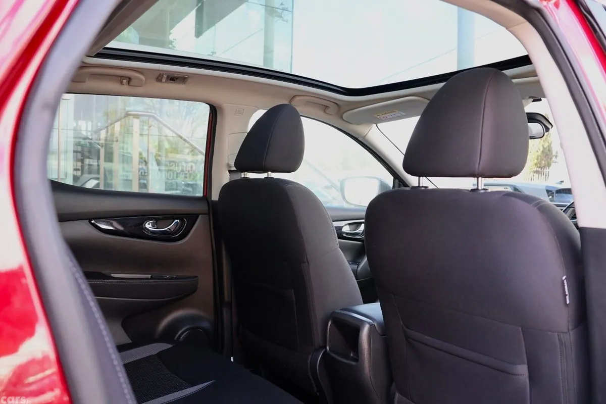 Nissan Qashqai MPV, Petrol, 2021, Red
