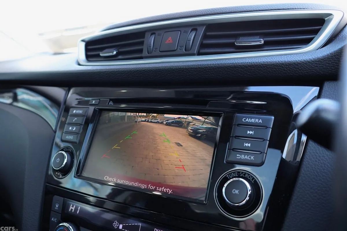 Nissan Qashqai MPV, Petrol, 2021, Red