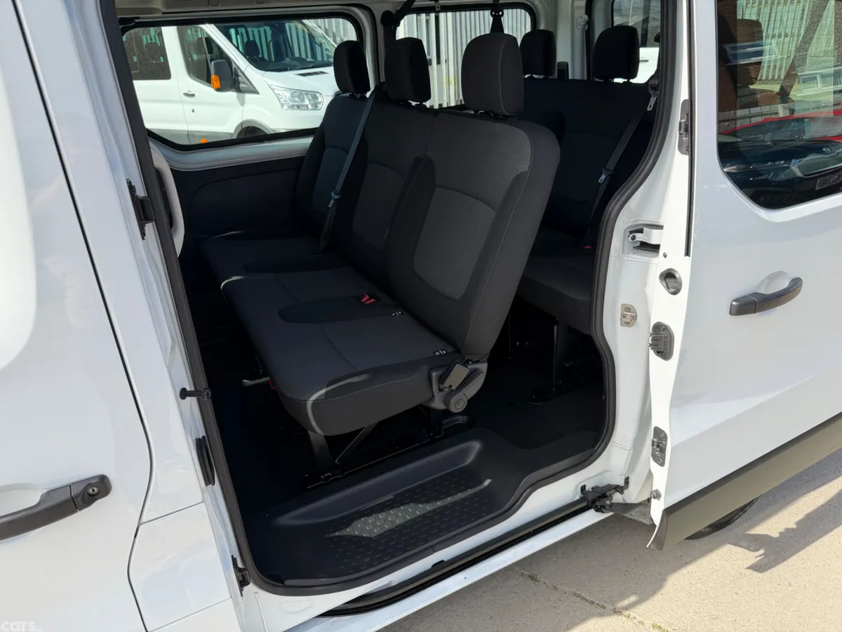 Renault Trafic Minibus, Diesel, 2025, White