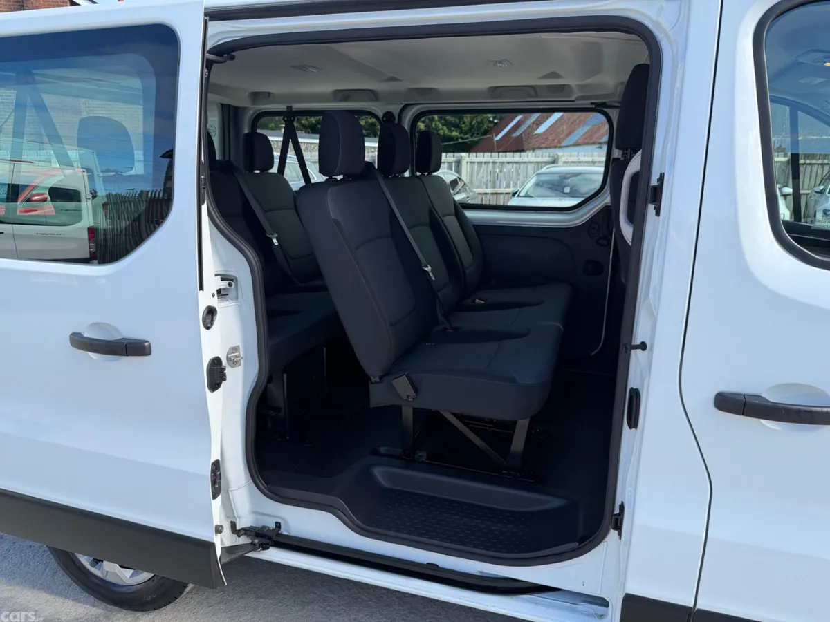 Renault Trafic Minibus, Diesel, 2025, White