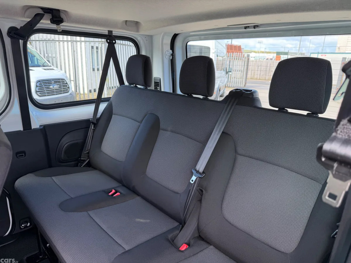 Renault Trafic Minibus, Diesel, 2025, White