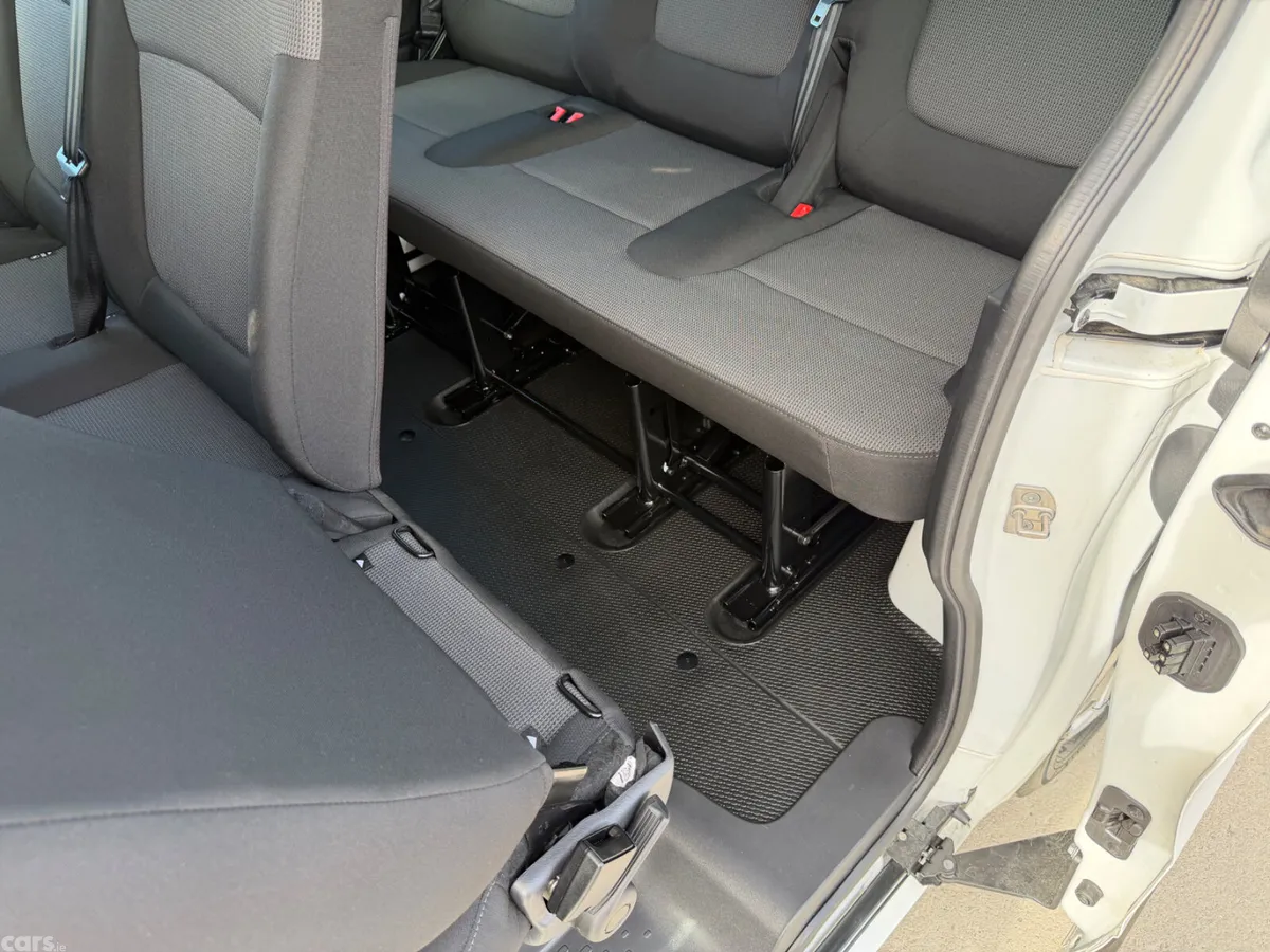 Renault Trafic Minibus, Diesel, 2025, White