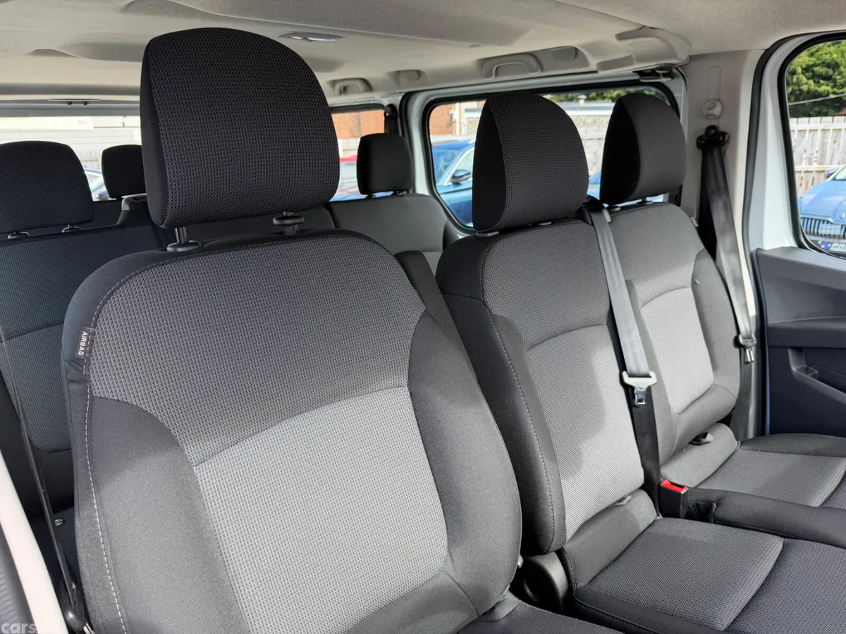 Renault Trafic Minibus, Diesel, 2025, White
