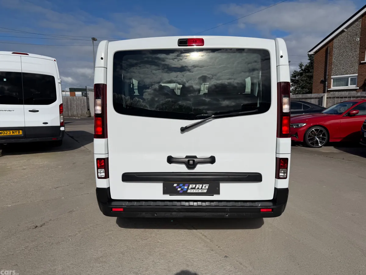Renault Trafic Minibus, Diesel, 2025, White