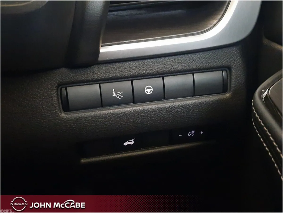 Nissan X-Trail MPV, Petrol Hybrid, 2025, Red