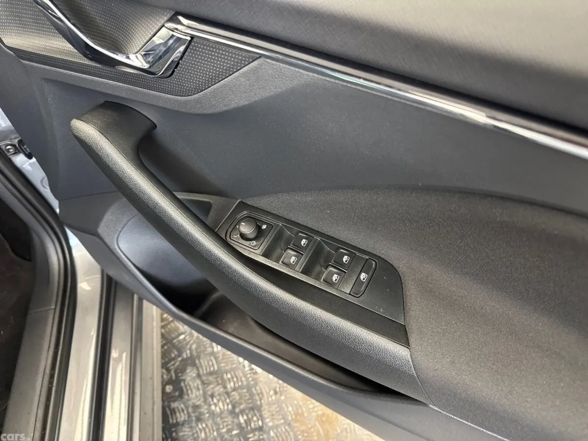 Skoda Kamiq Hatchback, Petrol, 2023, Grey