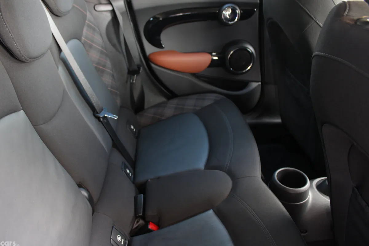 Mini Cooper Hatchback, Diesel, 2016, Black