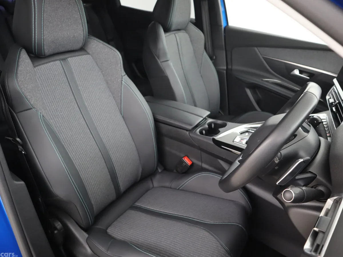 Peugeot 3008 SUV, Petrol Plug-in Hybrid, 2023, Blue