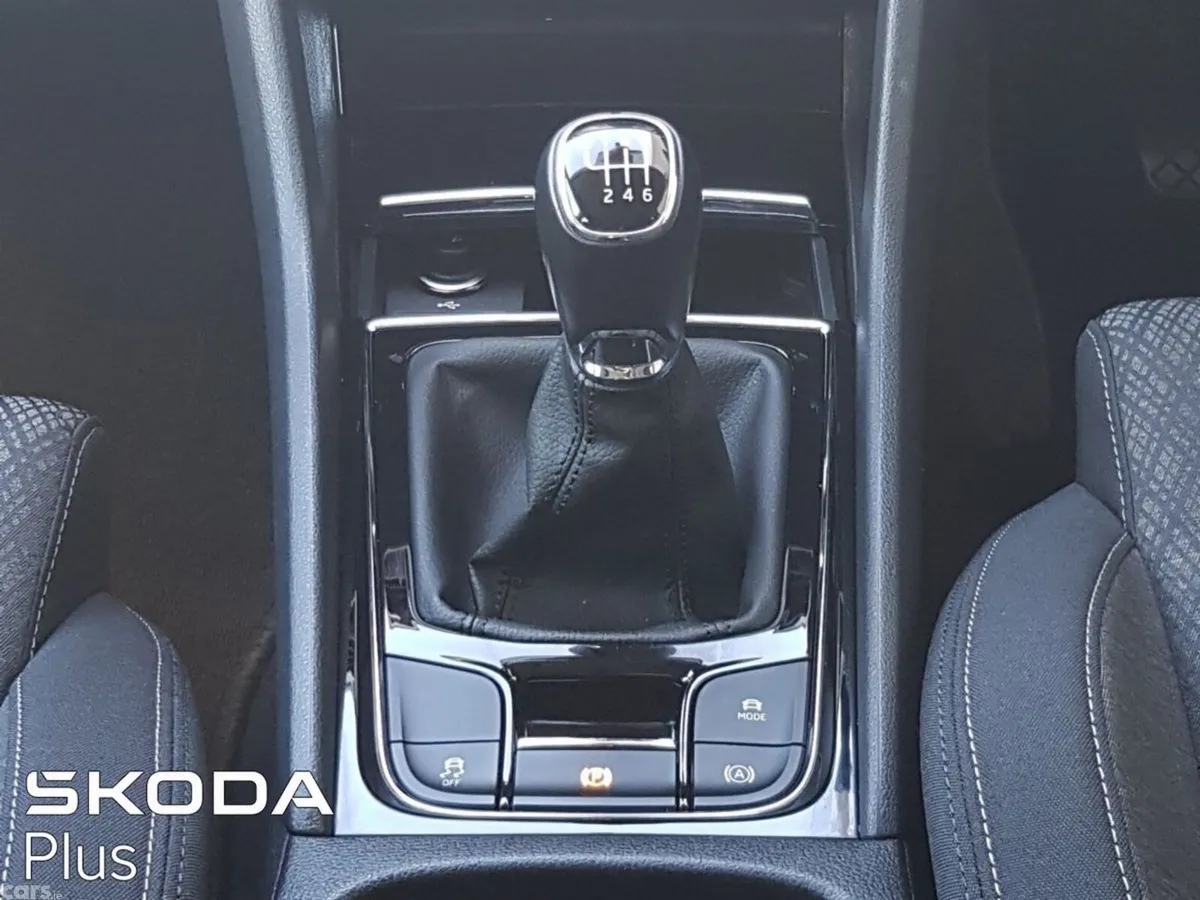 Skoda Karoq Estate, Diesel, 2023, Grey