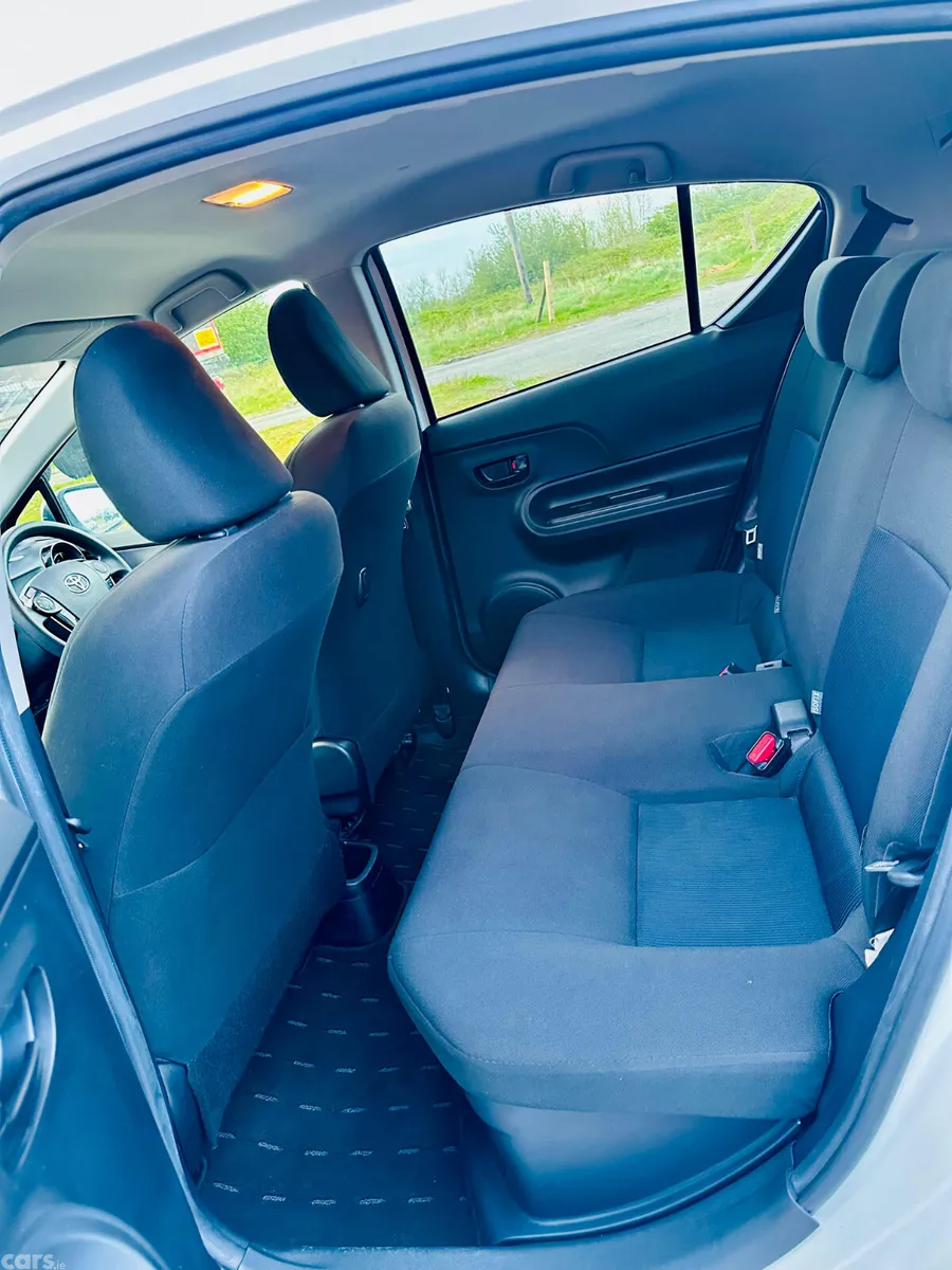 Toyota Aqua Hatchback, Petrol Hybrid, 2018, White