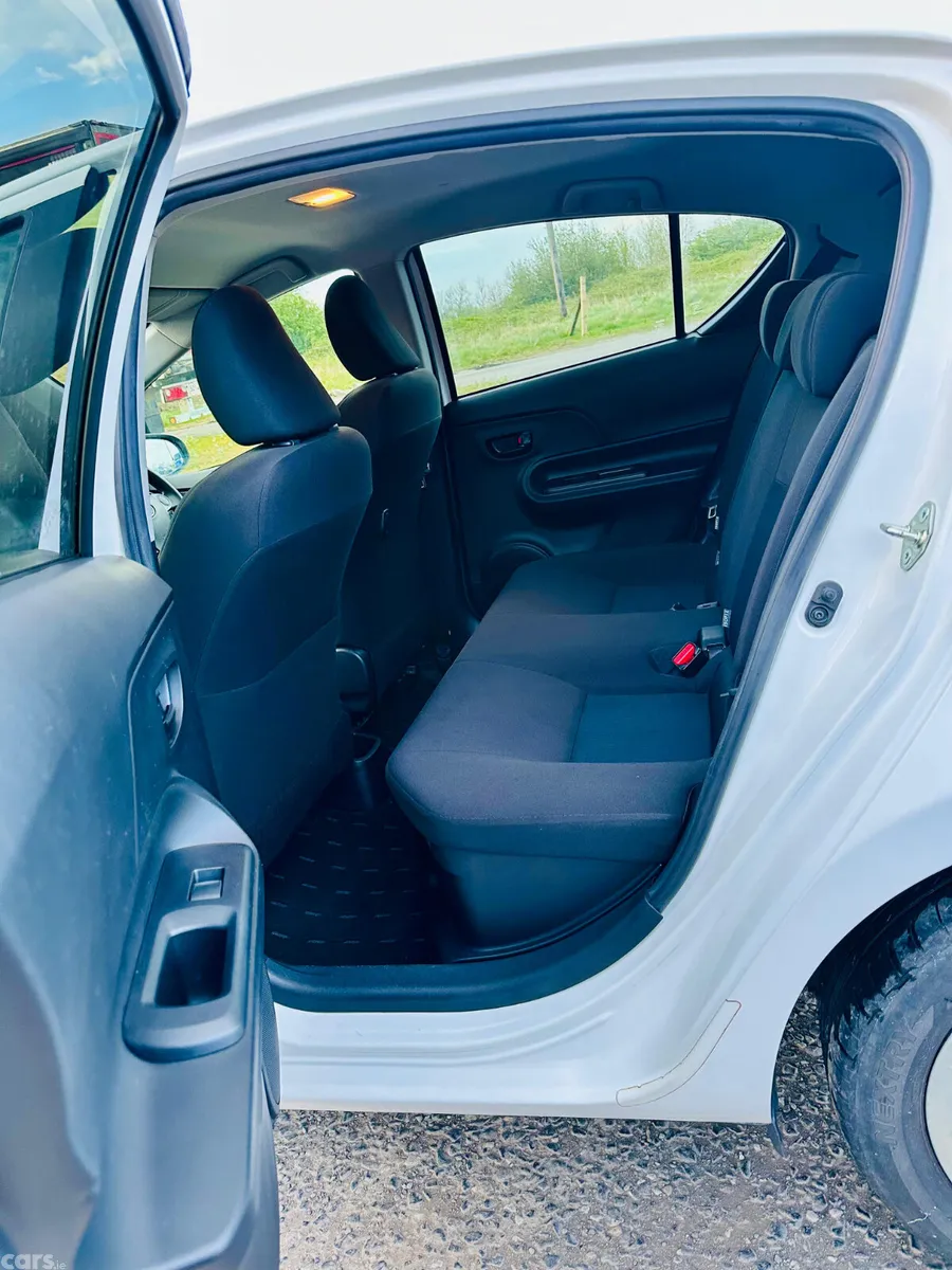 Toyota Aqua Hatchback, Petrol Hybrid, 2018, White