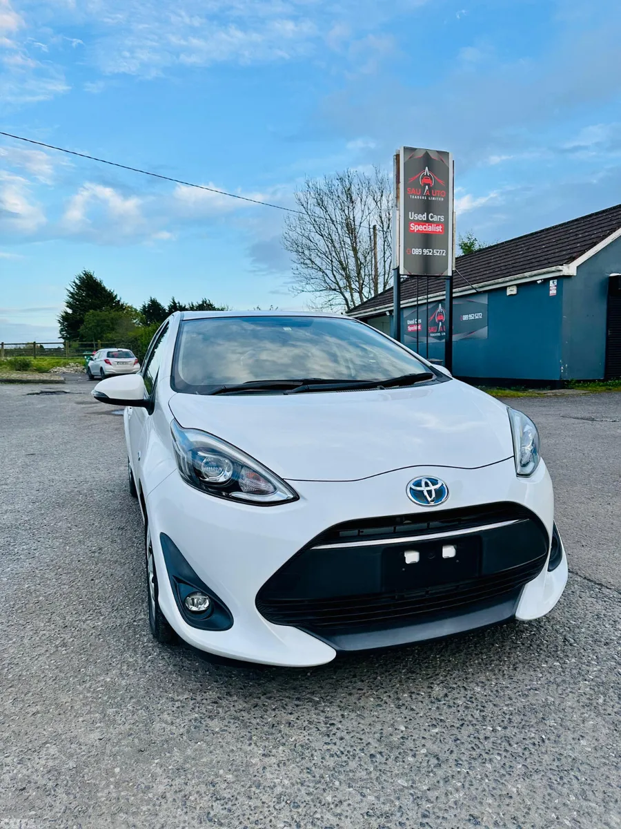 Toyota Aqua Hatchback, Petrol Hybrid, 2018, White